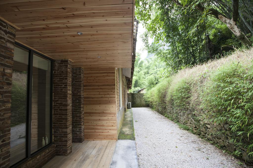Zen Box House Hotel Yangshuo Room photo
